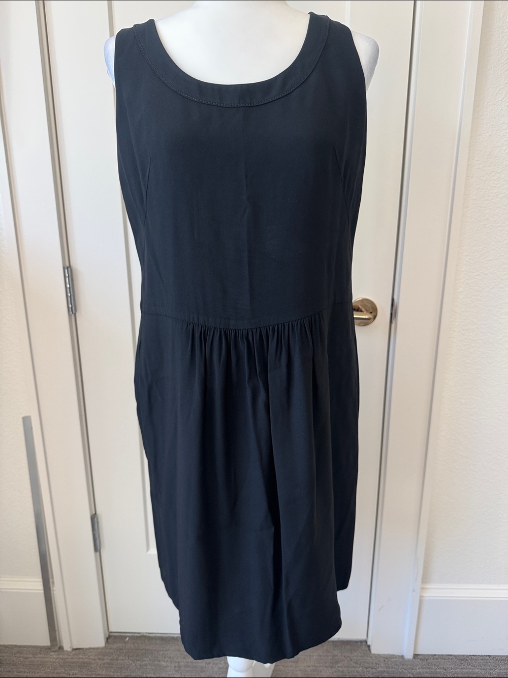 Akris Punto Black Sleeveless Gathered-Waist Midi Dress